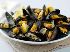  Mussels with bay leaves