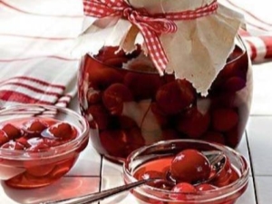  How to cook sweet cherry in syrup for the winter?