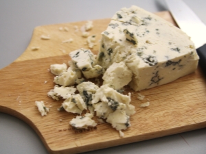  Gorgonzola cheese: description, types and advice on how to eat