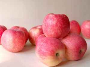  Fuji Apples: variety description, calorie, benefit and harm