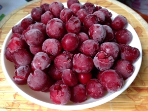  Frozen cherry: calories and properties, the rules for freezing berries