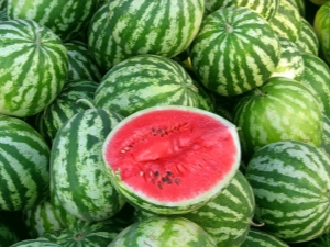  Watermelon: calorie, benefit and harm, advice on choosing and interesting facts