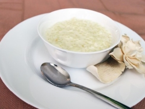  Cooking liquid rice porridge with milk