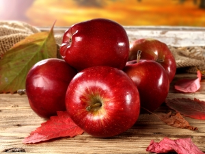  Red apples: calorie content, composition and glycemic index