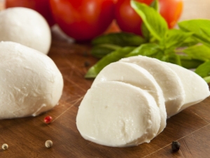  Mozzarella: calories and composition