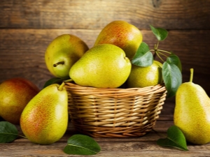  Pear during breastfeeding: in what form can you eat and how to enter into the diet?