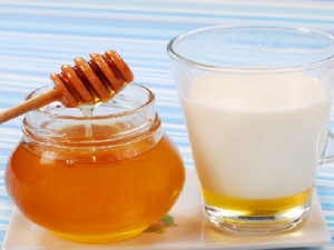  How to take milk with honey for sore throat?