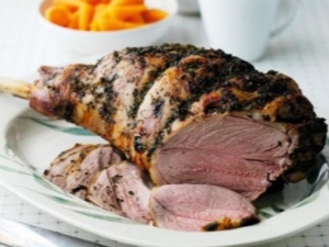 How to cook a leg of lamb so that it is soft and juicy?