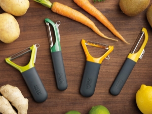  How to choose and use a knife for cleaning vegetables and fruits?