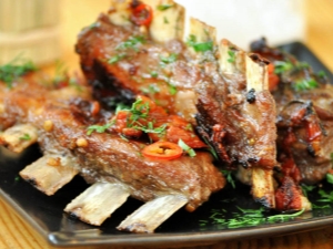  Features cooking braised lamb ribs