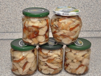  Pickled white mushrooms