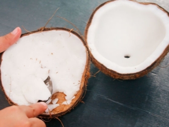  Spooning coconut pulp