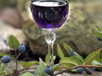  Pouring from myrtle berries