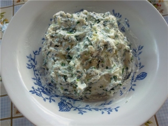  Cottage cheese with plantain leaves