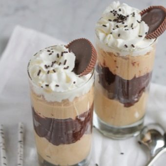  Peanut mousse with cream and chocolate crumb