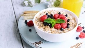  Oatmeal for breakfast: the benefits and harm, rules of use and recipes