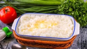  What should be the ratio of rice and water in the preparation of porridge and pilaf?