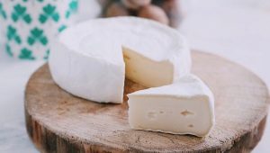  Camembert: what is it and how to eat cheese with white mold?