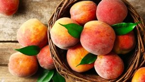  Cooking peaches in its own juice for the winter