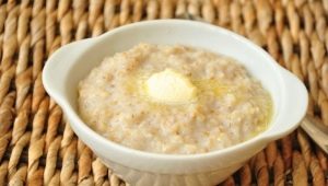  Cooking barley porridge with milk in a slow cooker