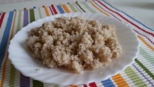  How to cook crumbly barley porridge on the water?