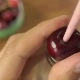  How and with the help of which can one easily peel cherries?