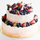  How beautiful to decorate the cake with berries and fruits?