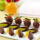  How to make fruits in chocolate with your own hands?