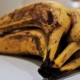  Is it possible to eat black bananas and what are the limitations?