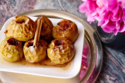  Baked apples with honey and cinnamon