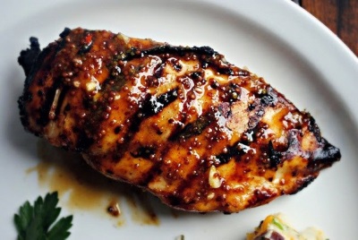  Grilled meat with honey-mustard glaze