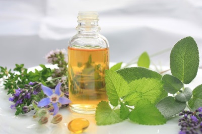  Oregano oil