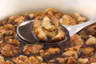  Daily dosage of a mixture of walnuts and honey