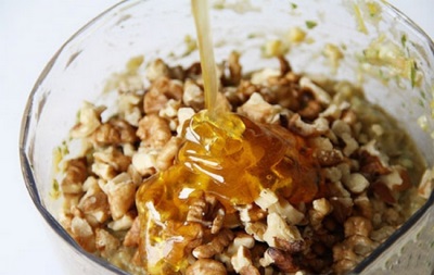  Walnuts with honey and lemon