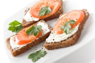  Horseradish Sandwich with Tomatoes