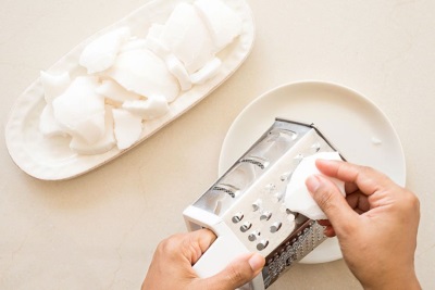  Grate coconut pulp