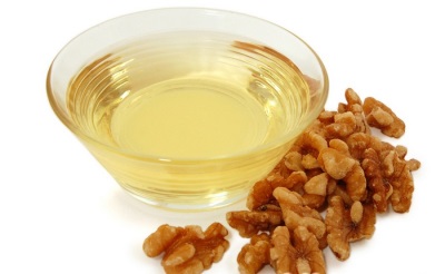  Use of walnut oil for cosmetic purposes