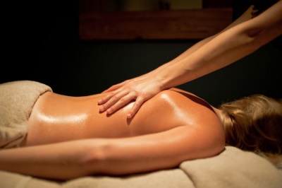  Macadamia oil massage