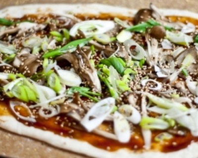  Cooking pizza with meytake mushrooms