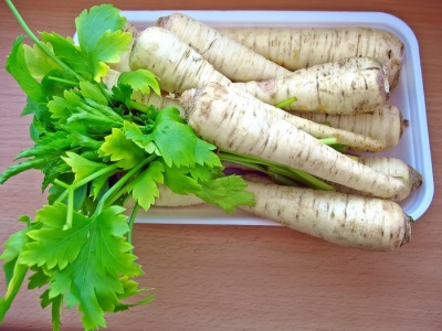  Parsley root and greens