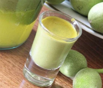  The juice of green walnuts perfectly strengthens the whole body.