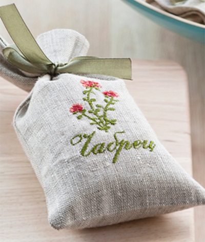  Sachet with thyme