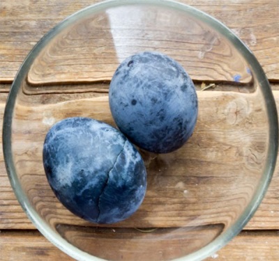  Easter eggs dyed with hibiscus broth