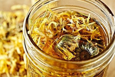  Calendula inflorescences with olive oil