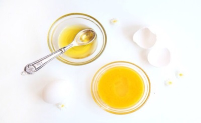  Purifying mask - egg yolk with almond oil