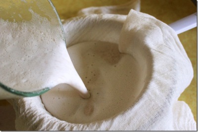  Almond milk contains vitamins and minerals.