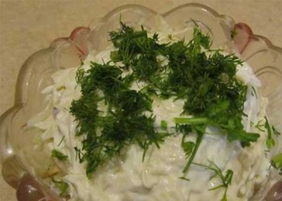  Salad with parsnips, apples and walnuts