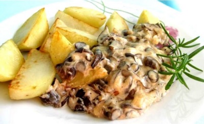  Aspen mushrooms in a creamy sauce with potatoes