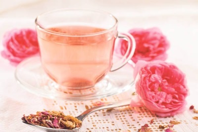  Tea from petals and rosebuds