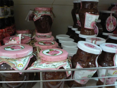  Jam of roses in the store